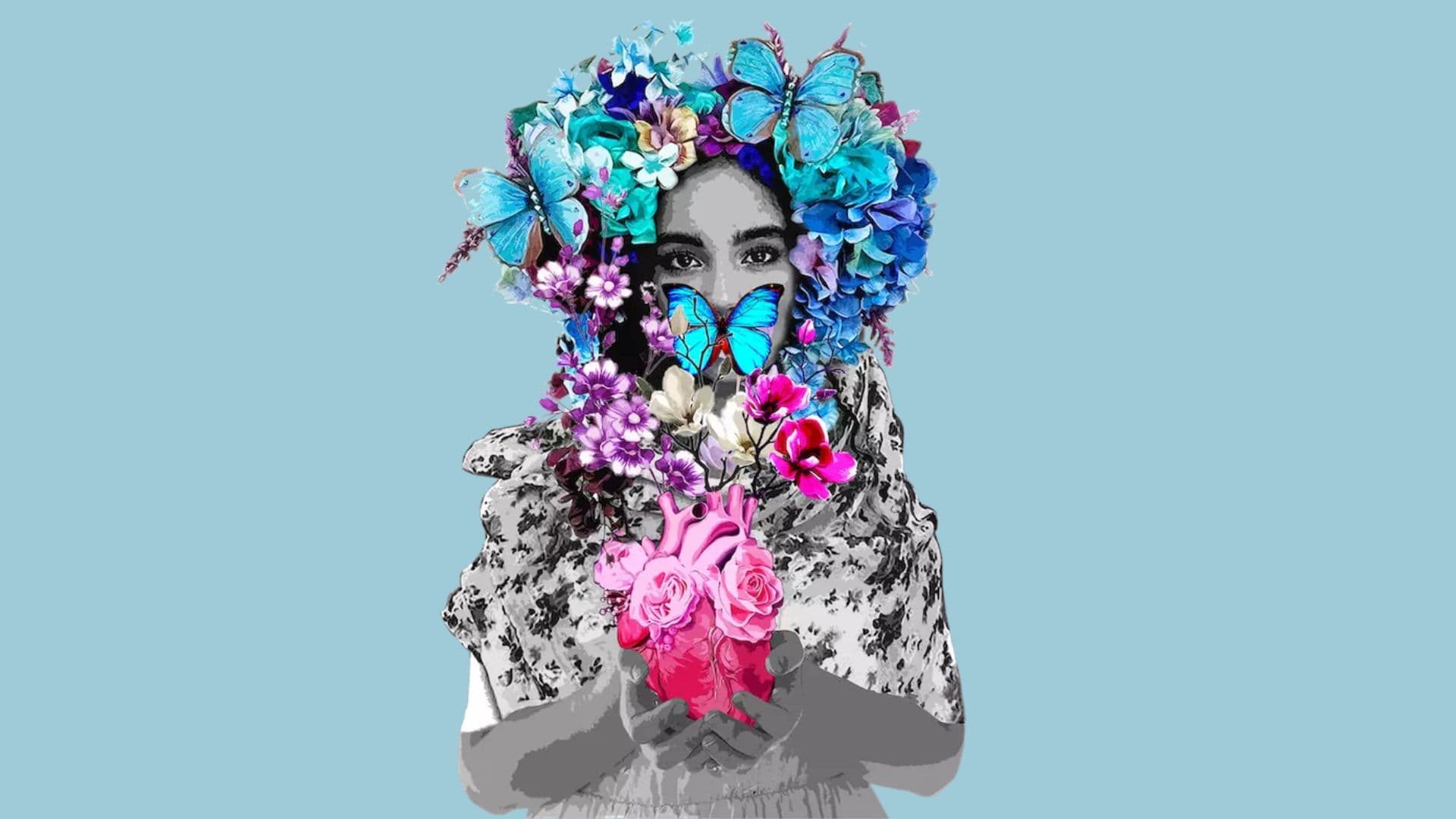 En svart-hvit kvinne holder rosa roser, mens ansiktet og hodet hennes er prydet med fargerike blomster og blå sommerfugler mot en lyseblå bakgrunn.